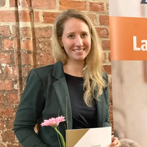 Franziska Uhl - Absolventin Bachelor Betriebswirtschaft & MBA Business Consulting | WINGS-Fernstudium